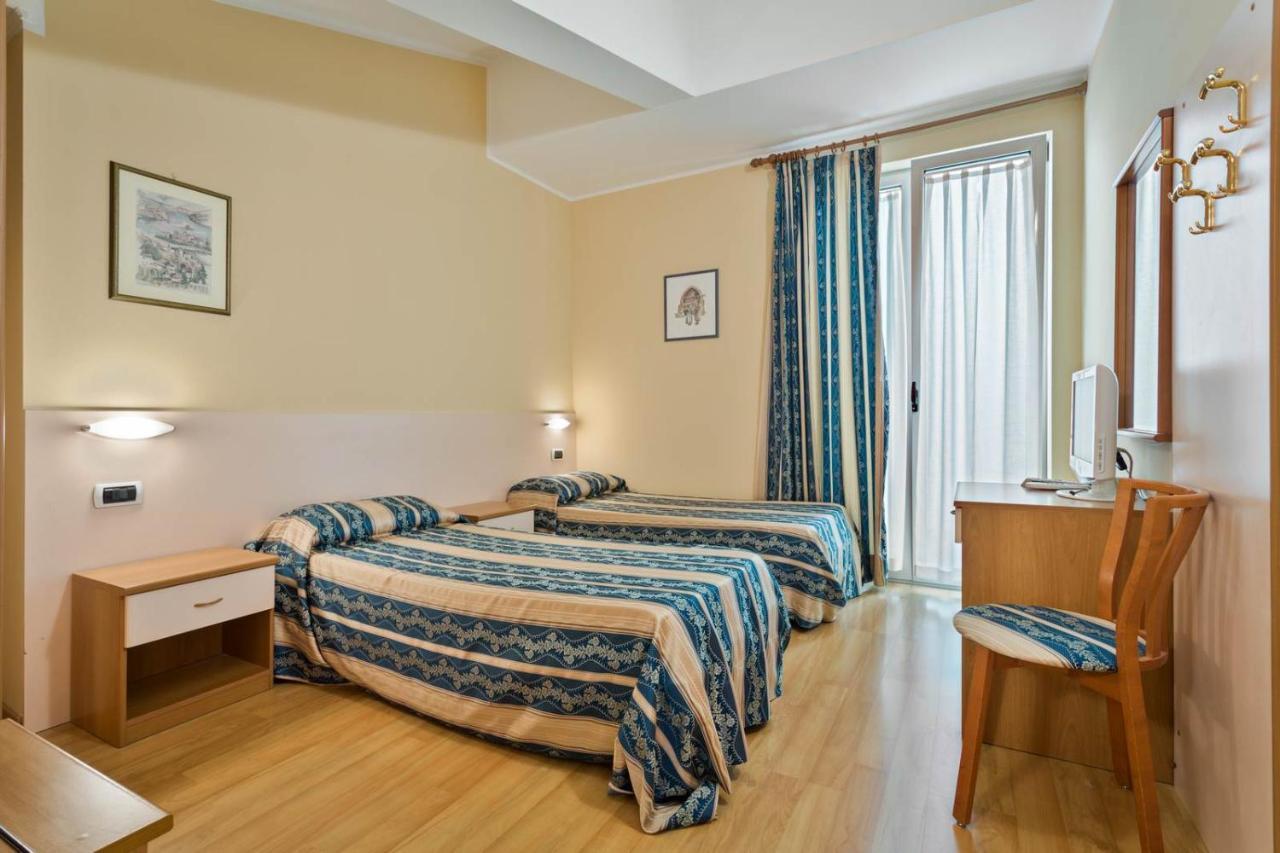 Hotel Due Laghi Padergnone Luaran gambar