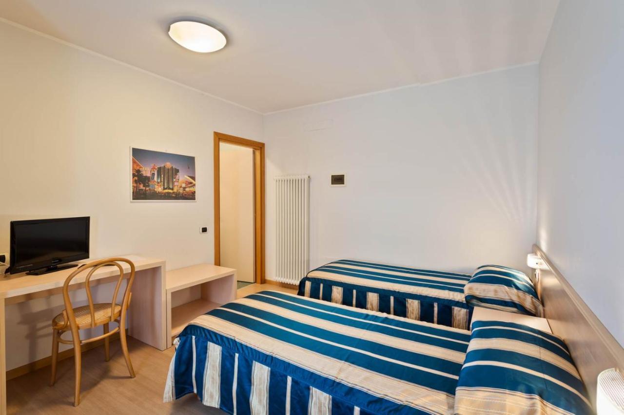 Hotel Due Laghi Padergnone Luaran gambar