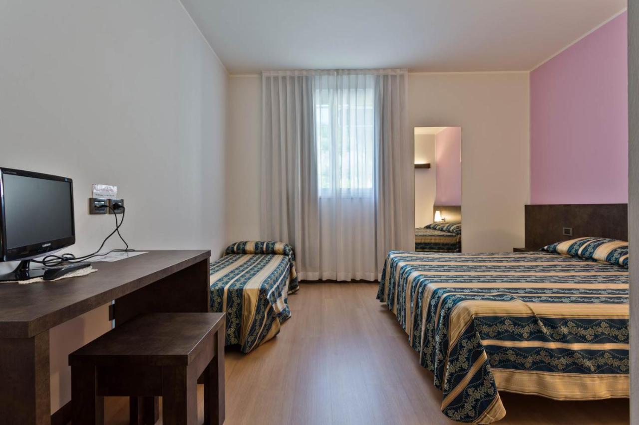 Hotel Due Laghi Padergnone Luaran gambar