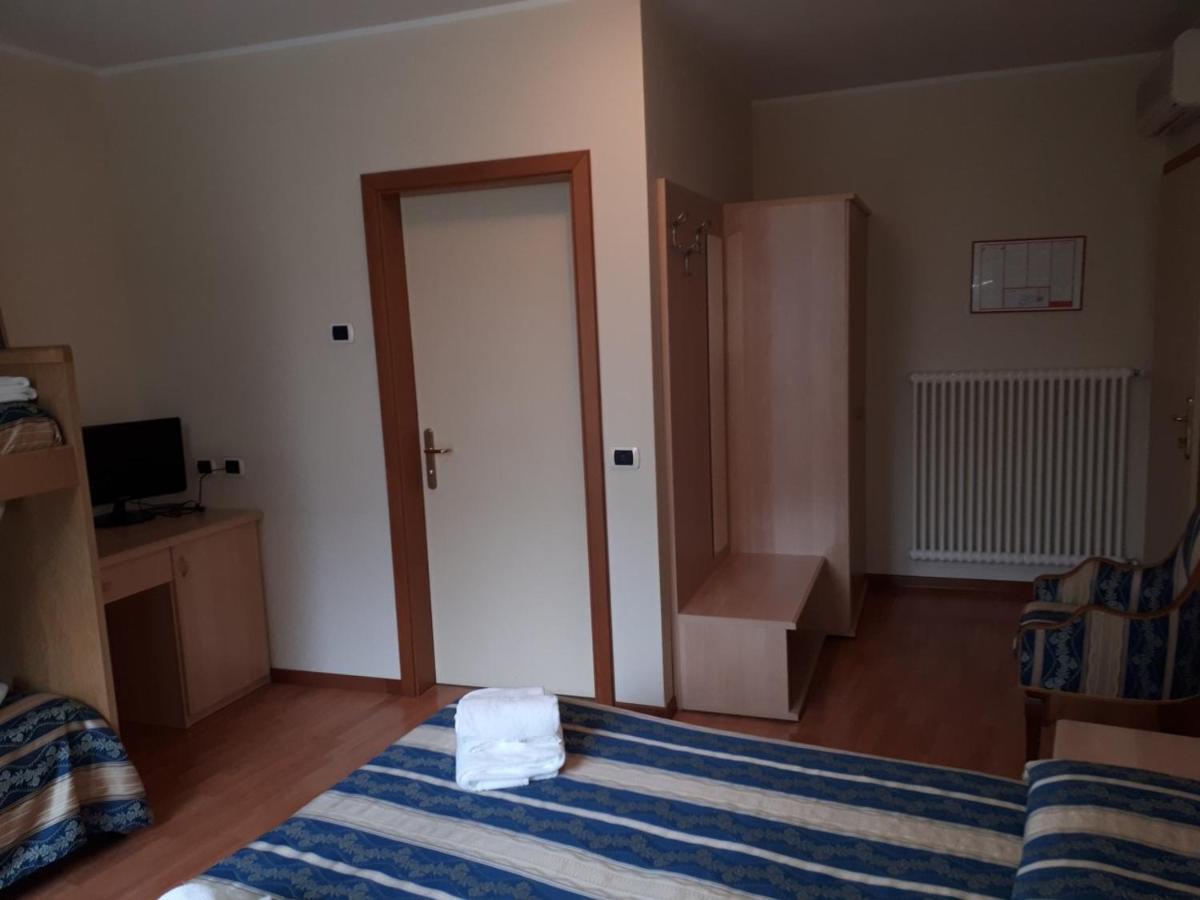 Hotel Due Laghi Padergnone Luaran gambar